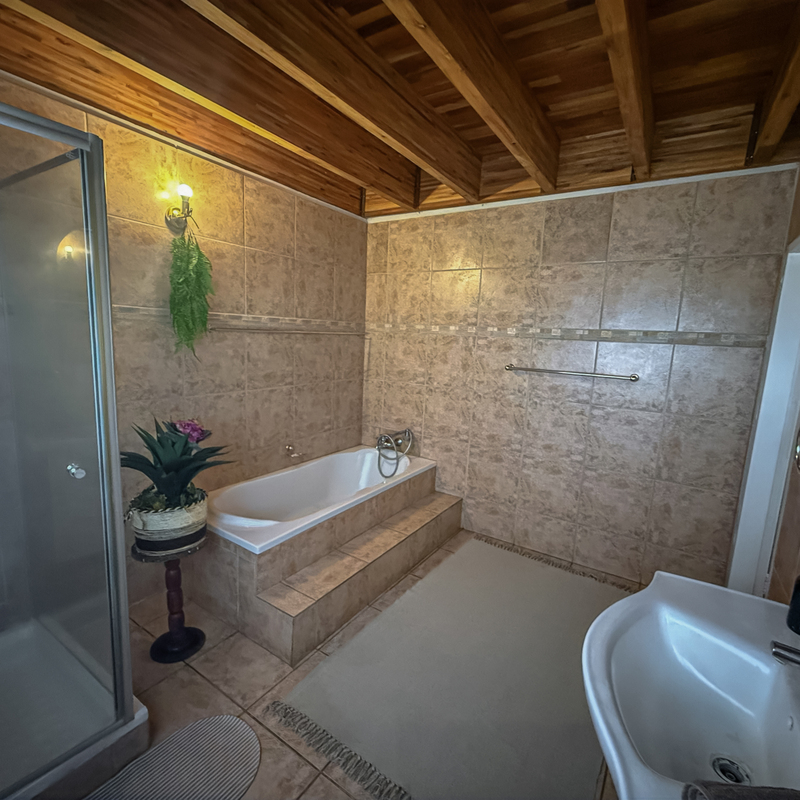 Second Bedroom En-Suite